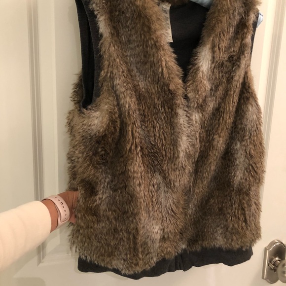 🔥 HOST PICK 🔥Splendid brand reversible faux fur vest - Picture 6 of 9